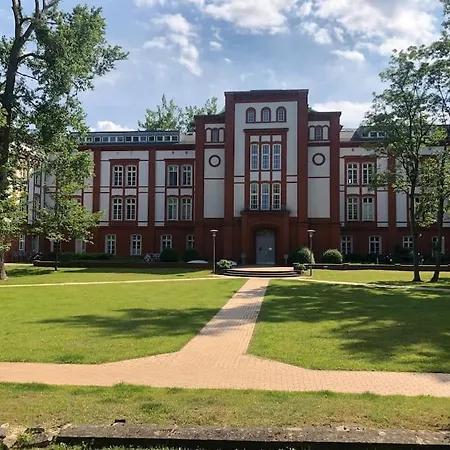 ホテル 77 Qm Fewo Schlosspark Residenz Innenstadt Schwimmbad シュヴェリーン